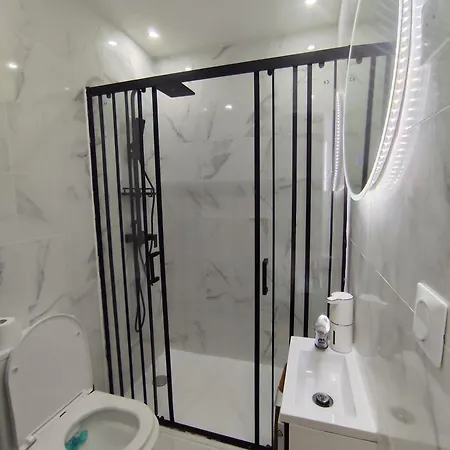 Private Bedroom With Private Bathroom 民宿 里尔